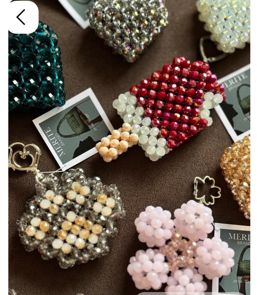 Llavero Corazón, tejido con pepas de coral